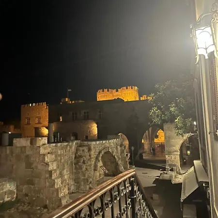 Boutique Fashi Nik ホテル 4*