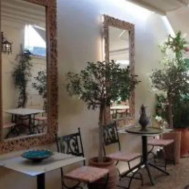 ホテル Boutique Fashi Nik 4*